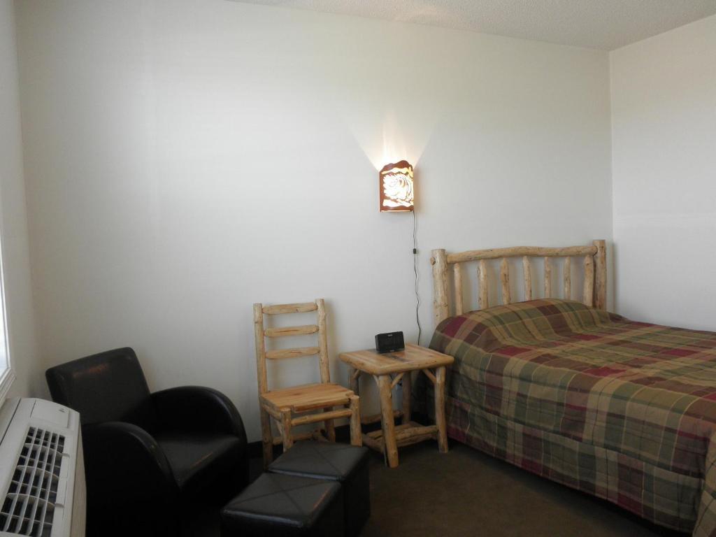 Bear'S Den Lodge Shaunavon Chambre photo
