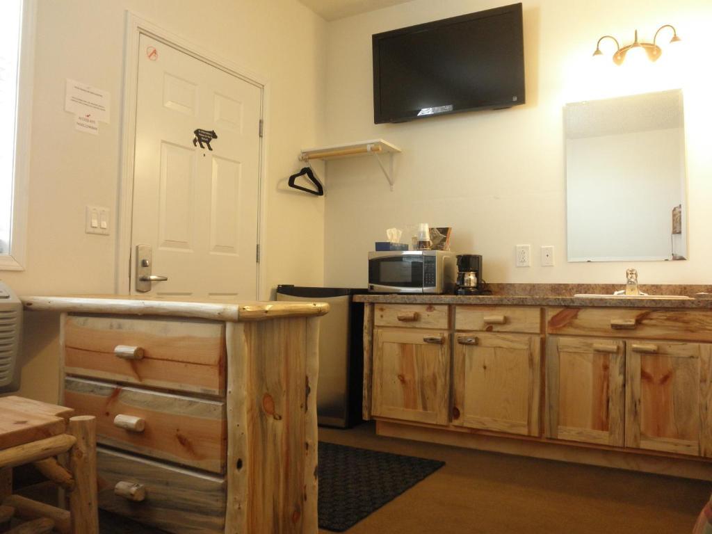 Bear'S Den Lodge Shaunavon Chambre photo