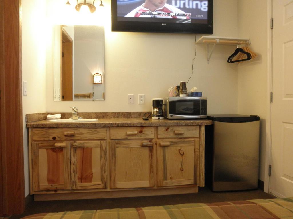 Bear'S Den Lodge Shaunavon Chambre photo