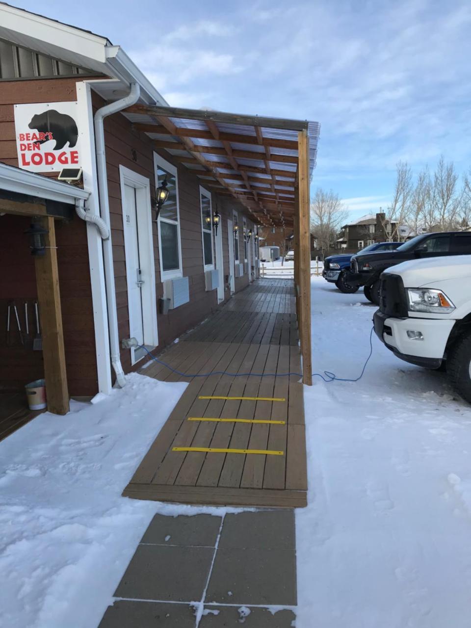 Bear'S Den Lodge Shaunavon Extérieur photo