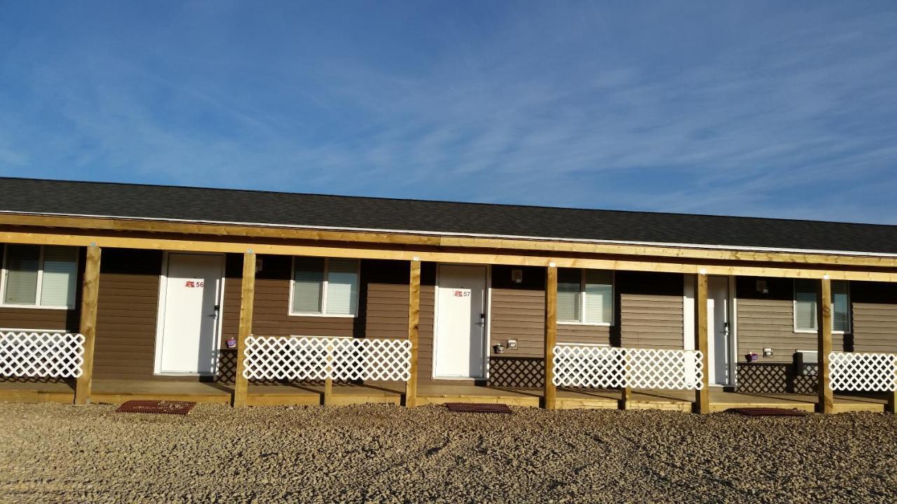Bear'S Den Lodge Shaunavon Extérieur photo