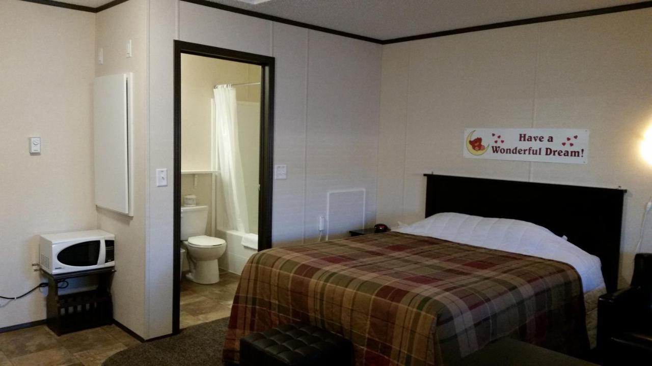 Bear'S Den Lodge Shaunavon Extérieur photo