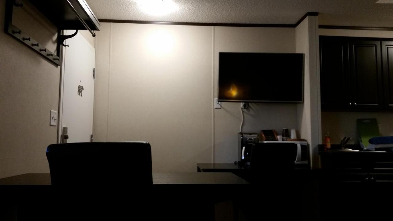 Bear'S Den Lodge Shaunavon Extérieur photo