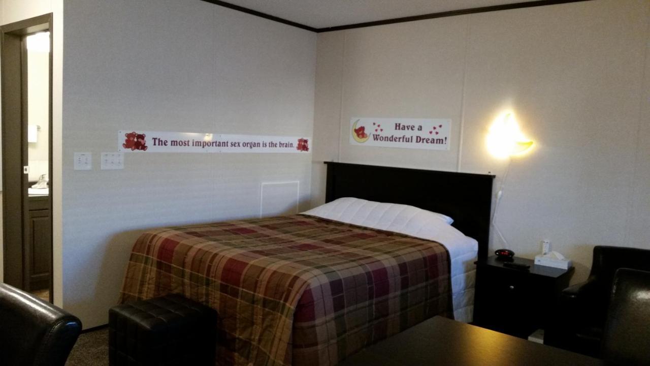 Bear'S Den Lodge Shaunavon Extérieur photo