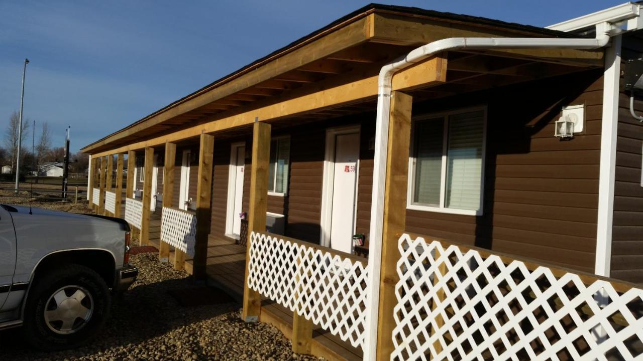 Bear'S Den Lodge Shaunavon Extérieur photo
